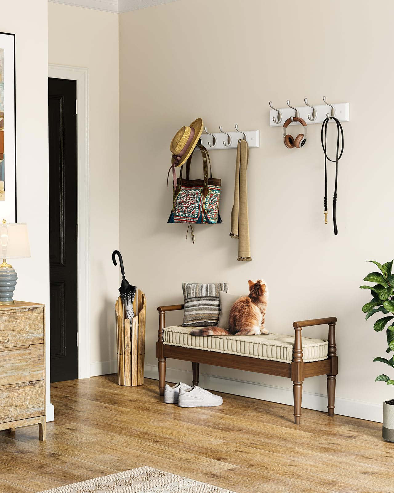 Amada style chambre avec vestes suspendues, apparence soignée et rangée