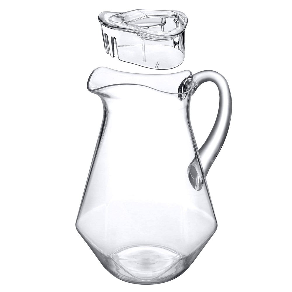 Amazing Abby comparaison taille près d'un verre pour évaluer contenance