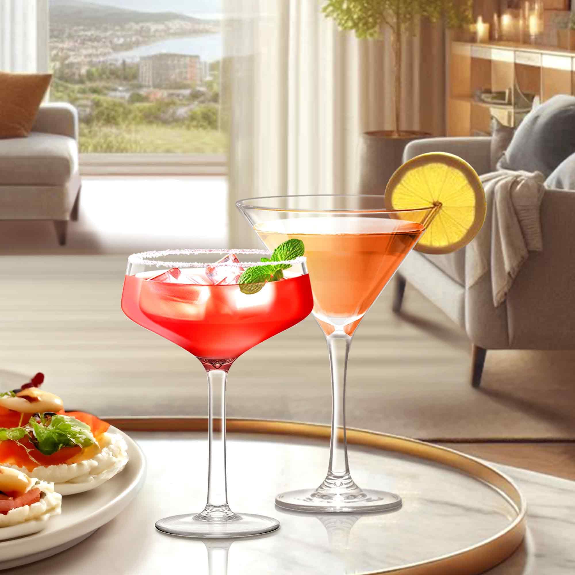 Amazing Abby verre Vesper tenu en main pour confort et prise sûre