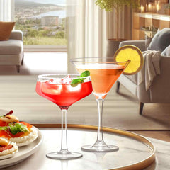 Amazing Abby verre Vesper tenu en main pour confort et prise sûre