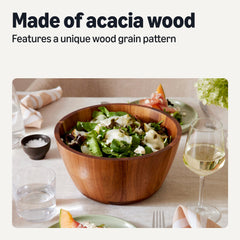 Amazon Basics bol en usage avec salade facilitant le service familial
