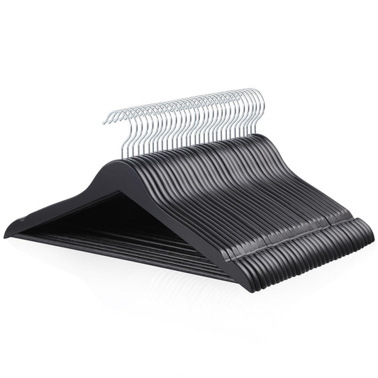Amazon Basics cintre bois pack de 30 vu de face, organisation élégante