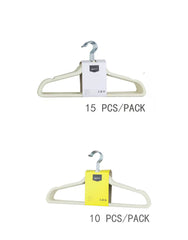Amazon Basics tringle pleine montrant gain de place et rangement uniforme
