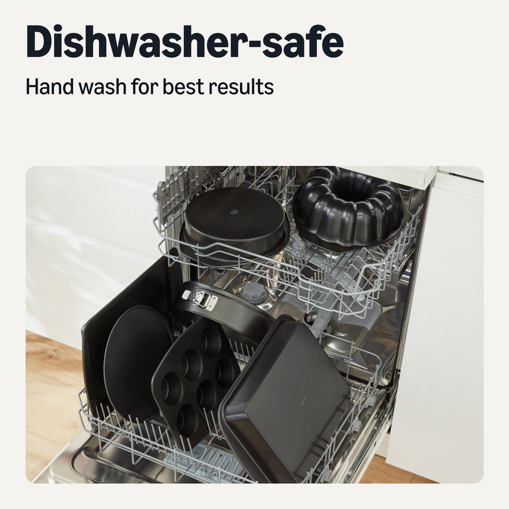 Amazon Basics comparaison des tailles posées à côté d'une main pour évaluer échelle pratique