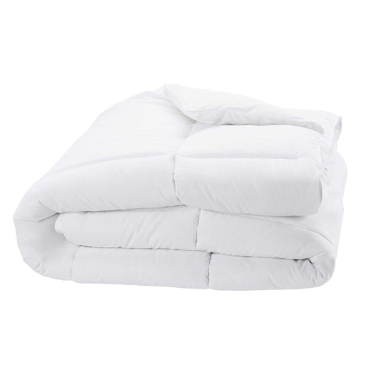 Amazon Basics gros plan garnissage polyester montrant gonflant et douceur