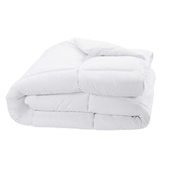 Amazon Basics gros plan garnissage polyester montrant gonflant et douceur