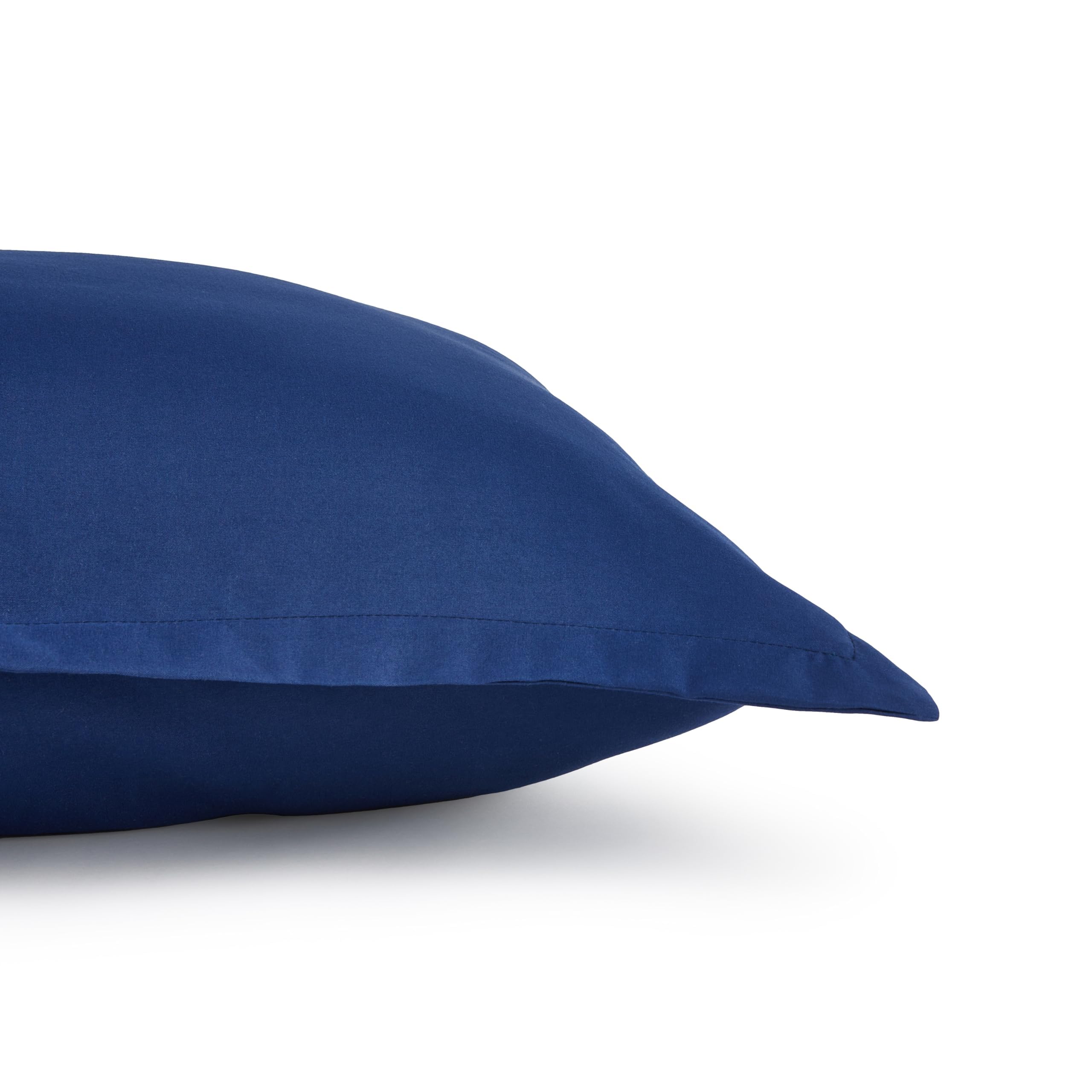 Amazon Basics couette posée sur lit d'enfant illustrant usage quotidien apaisant