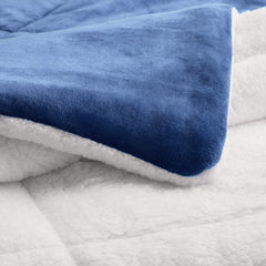 Amazon Basics couette posée sur lit Full/Queen montrant aspect décoratif