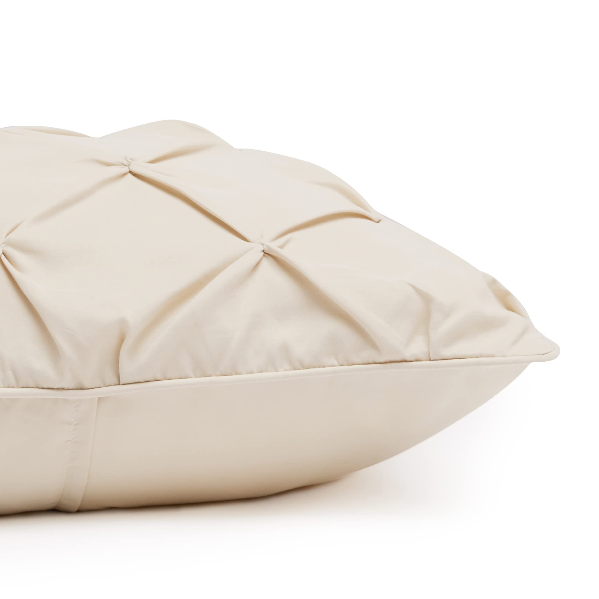 Amazon Basics taies d'oreiller assorties disposées montrant l'ensemble coordonné et élégant