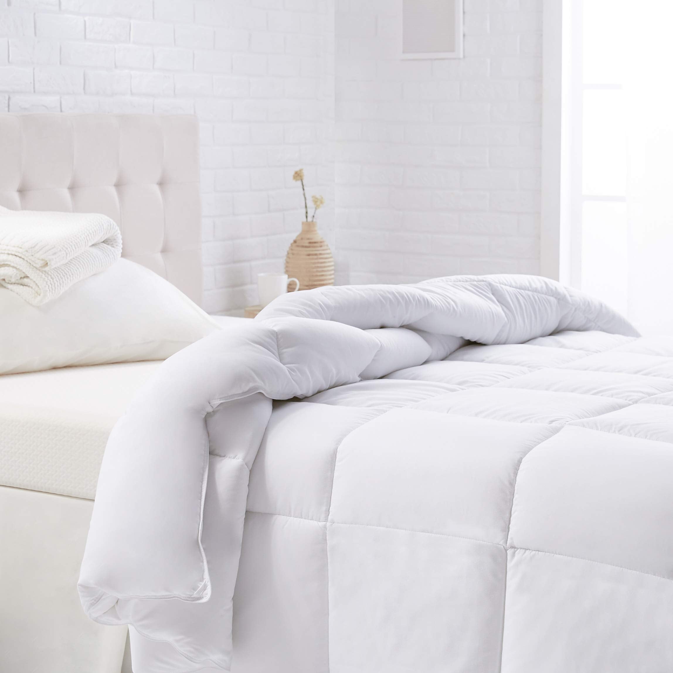 Amazon Basics couette Twin vue avant offrant chaleur uniforme