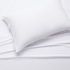 Amazon Basics détail du drap housse extensible garantissant un bon ajustement au matelas