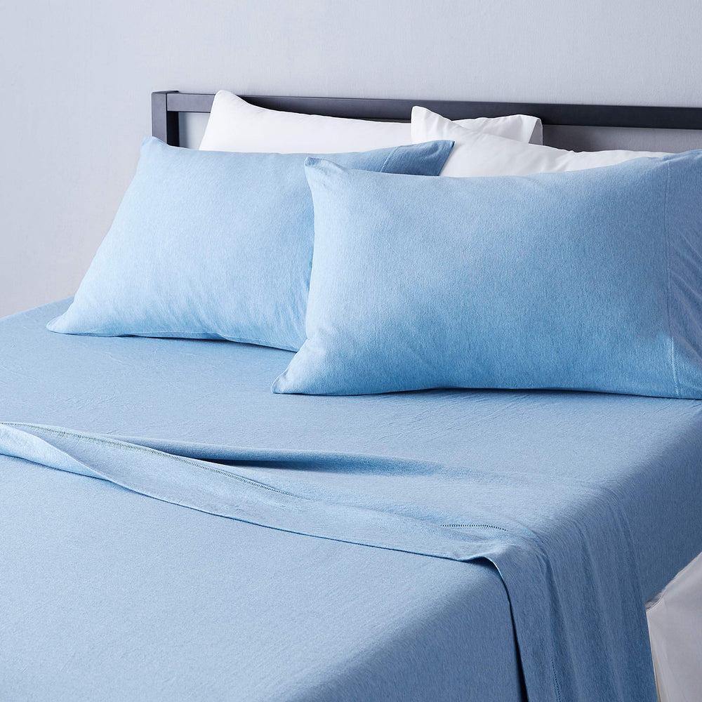 Amazon Basics drap plat king sky blue posé, montre fini soigné et confort