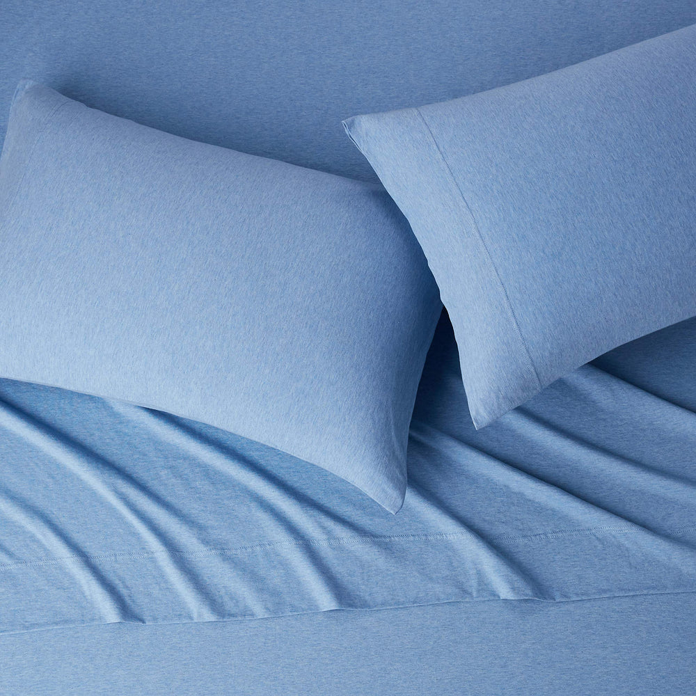 Amazon Basics comparaison taille matelas King, housse adaptée jusqu'à 14 pouces