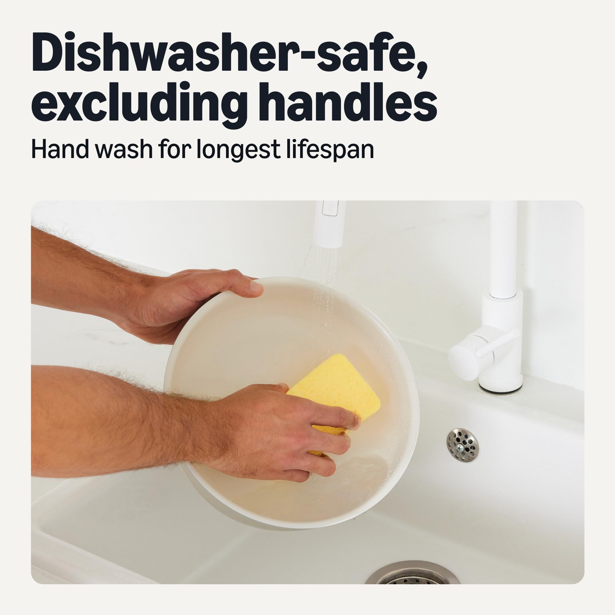 Amazon Basics empilage compact des pièces démontrant organisation cuisine et rangement efficace