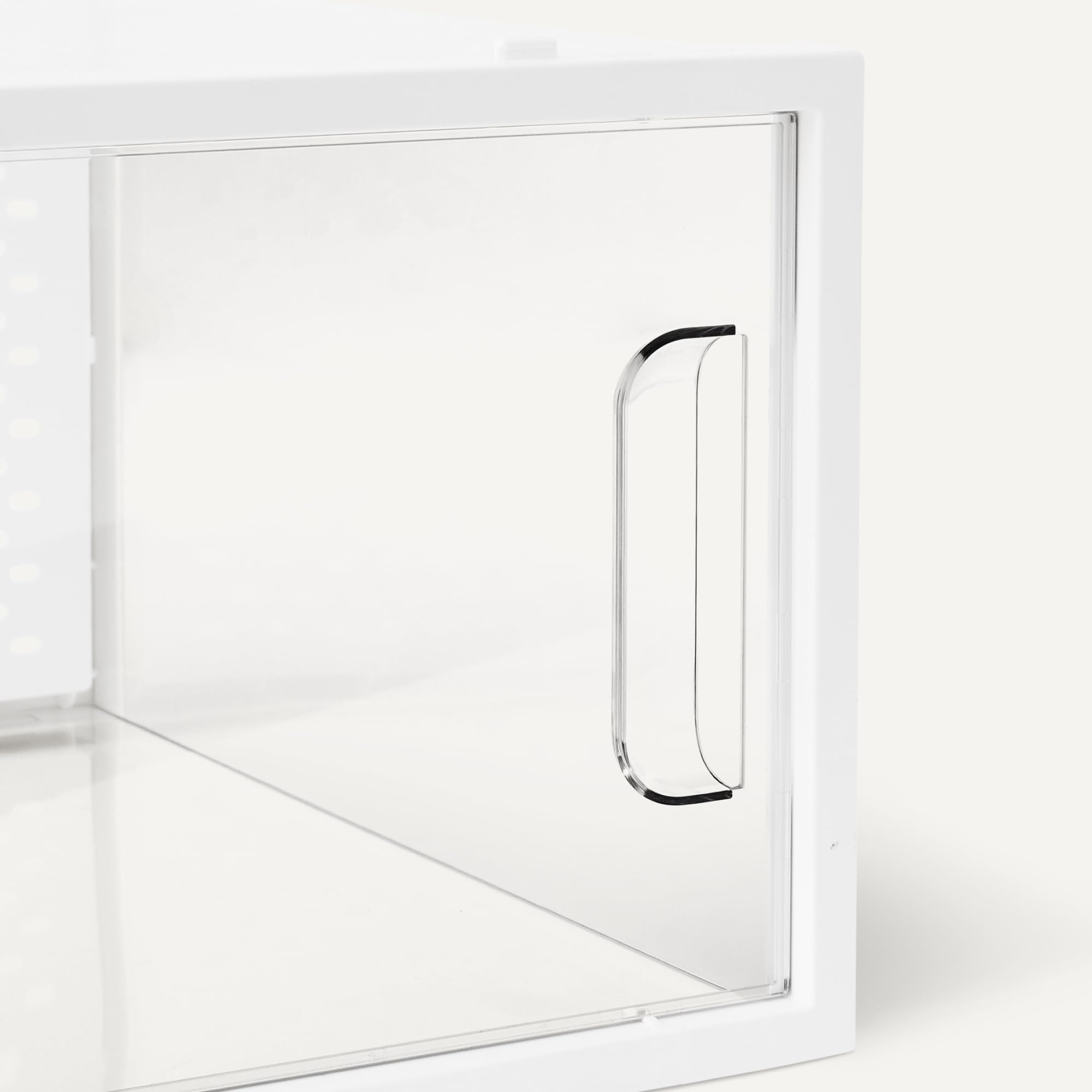 Amazon Basics empilage verrouillé garantissant stabilité et gain de place