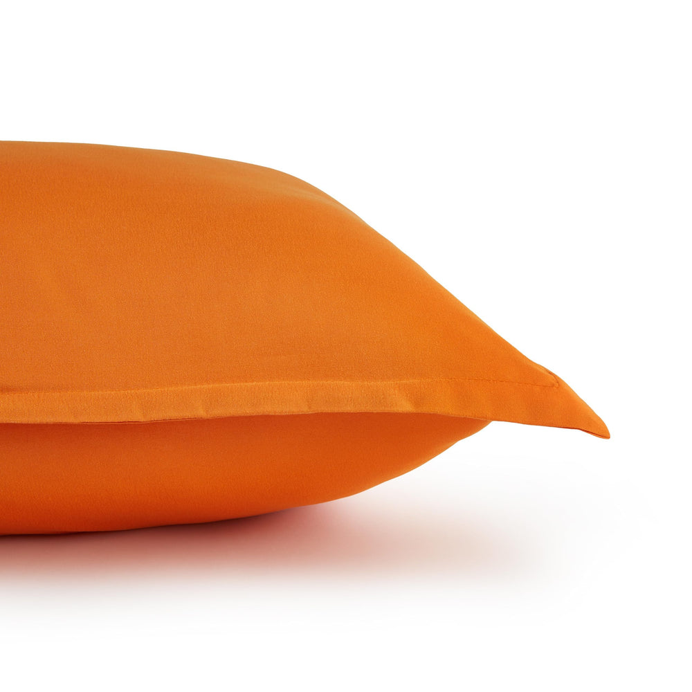 Amazon Basics ensemble posé sur lit enfant illustrant usage quotidien