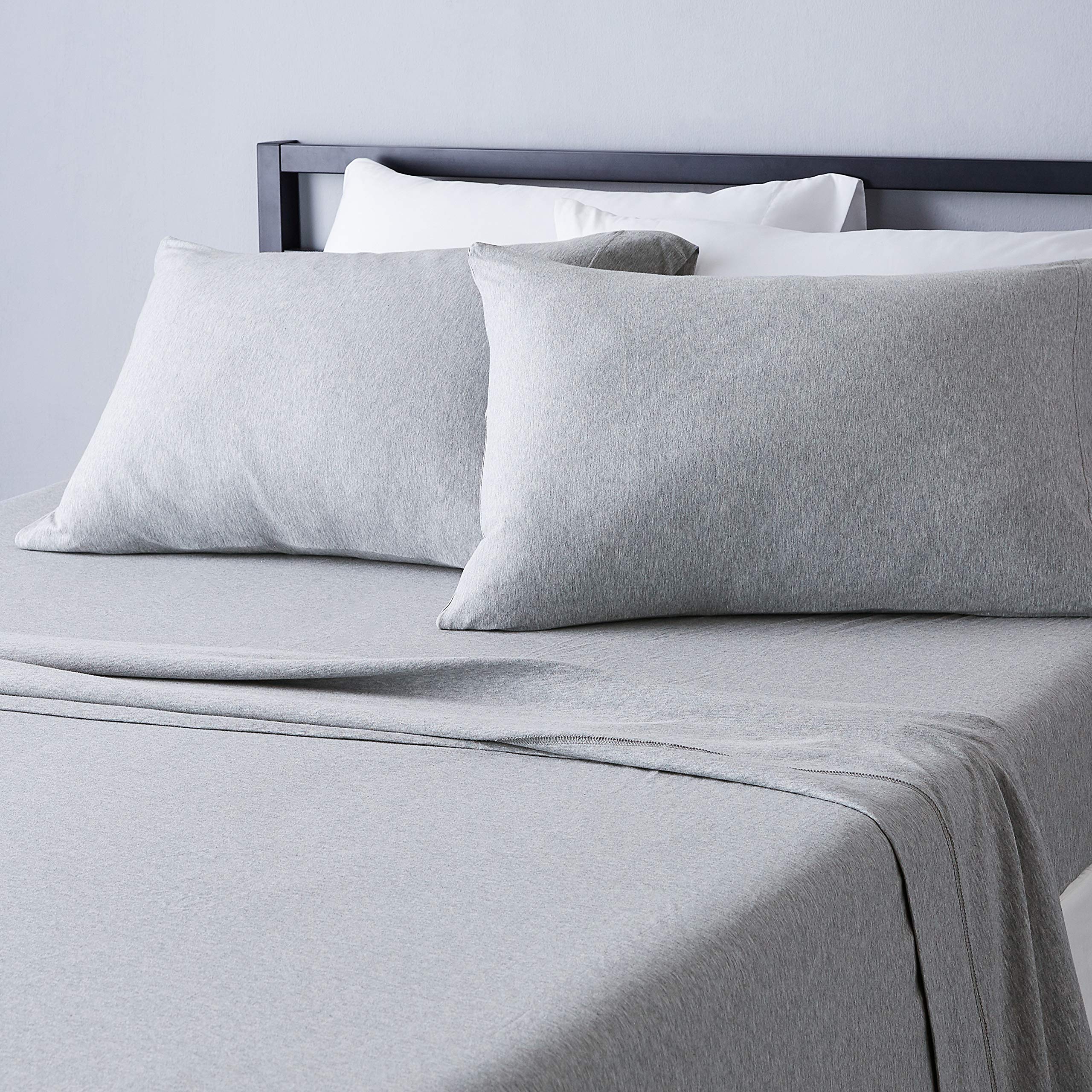 Amazon Basics face avant emballage montrant le set et sa couleur gris clair, présentation nette