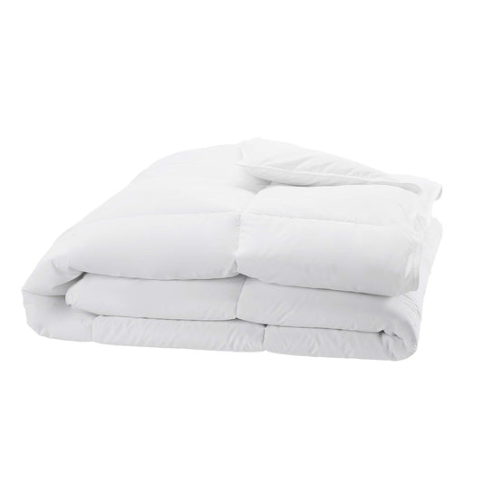 Amazon Basics gros plan tissu polyester qui illustre douceur et durabilité