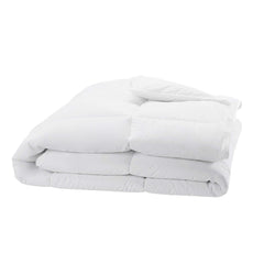 Amazon Basics gros plan tissu polyester qui illustre douceur et durabilité