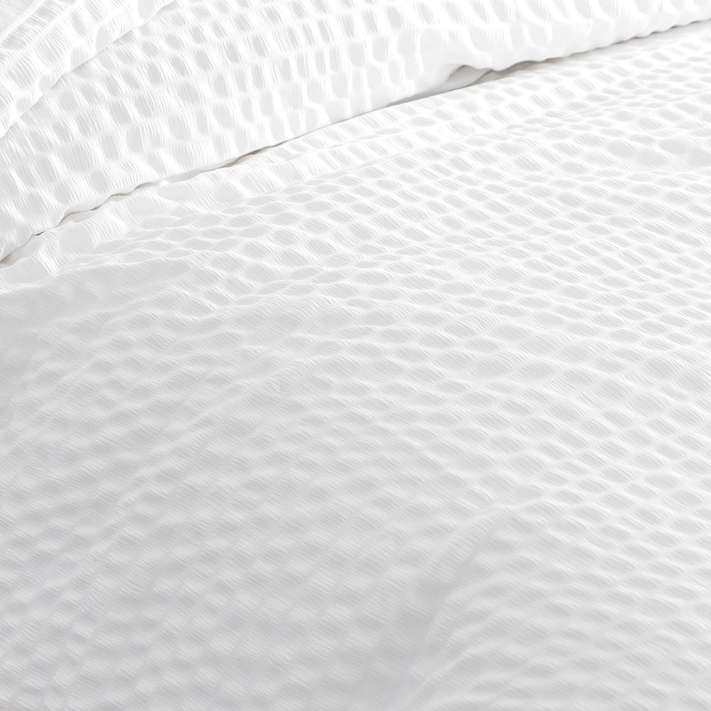 Amazon Basics housse en situation dans une chambre moderne montrant style neutre