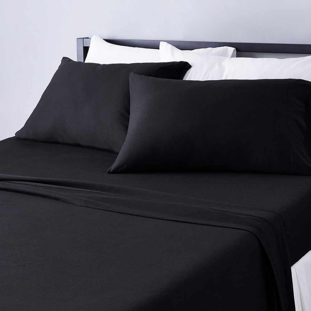 Amazon Basics lit mis en scène montrant esthétique moderne et confort