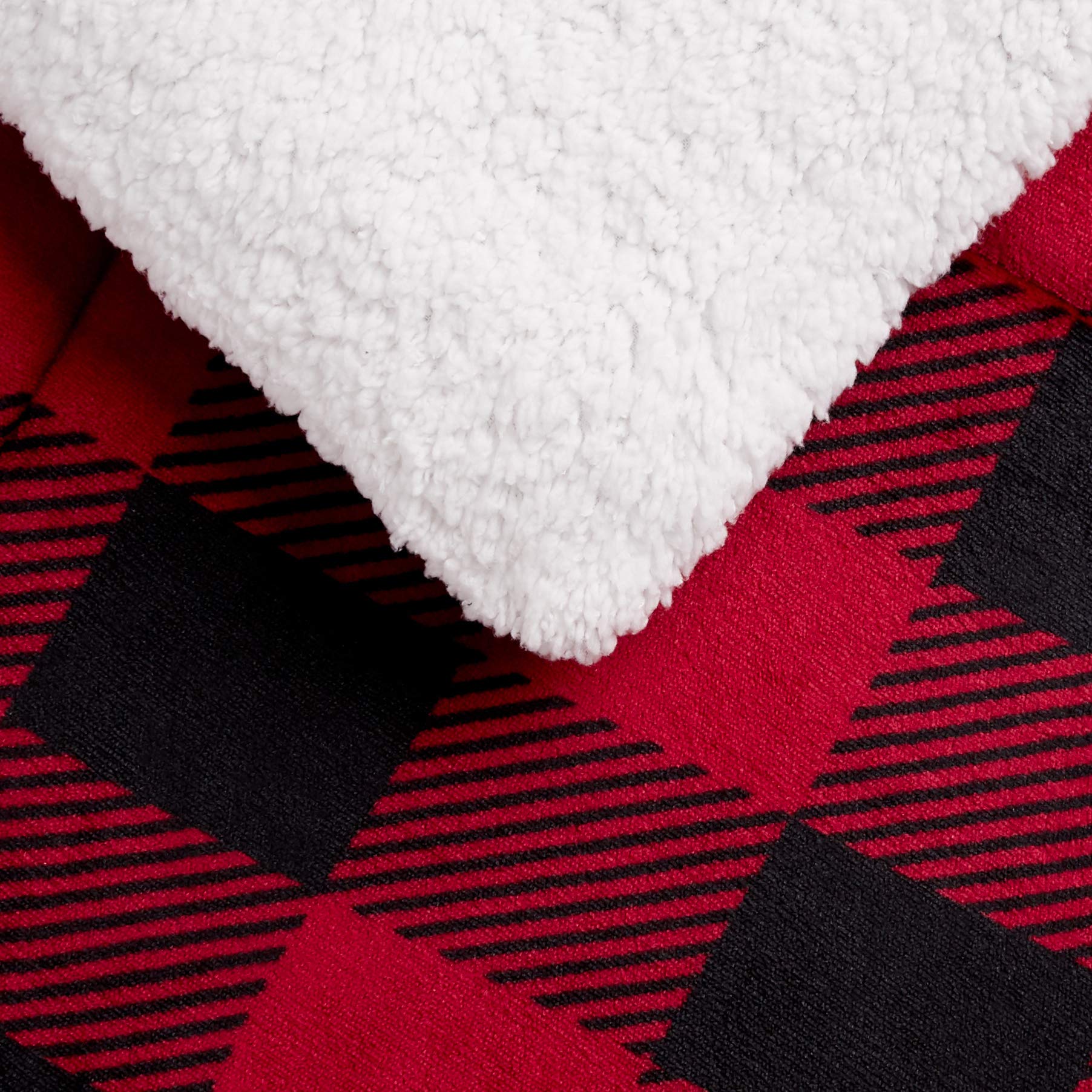 Amazon Basics lit présenté avec la couette ambiance cosy chambre