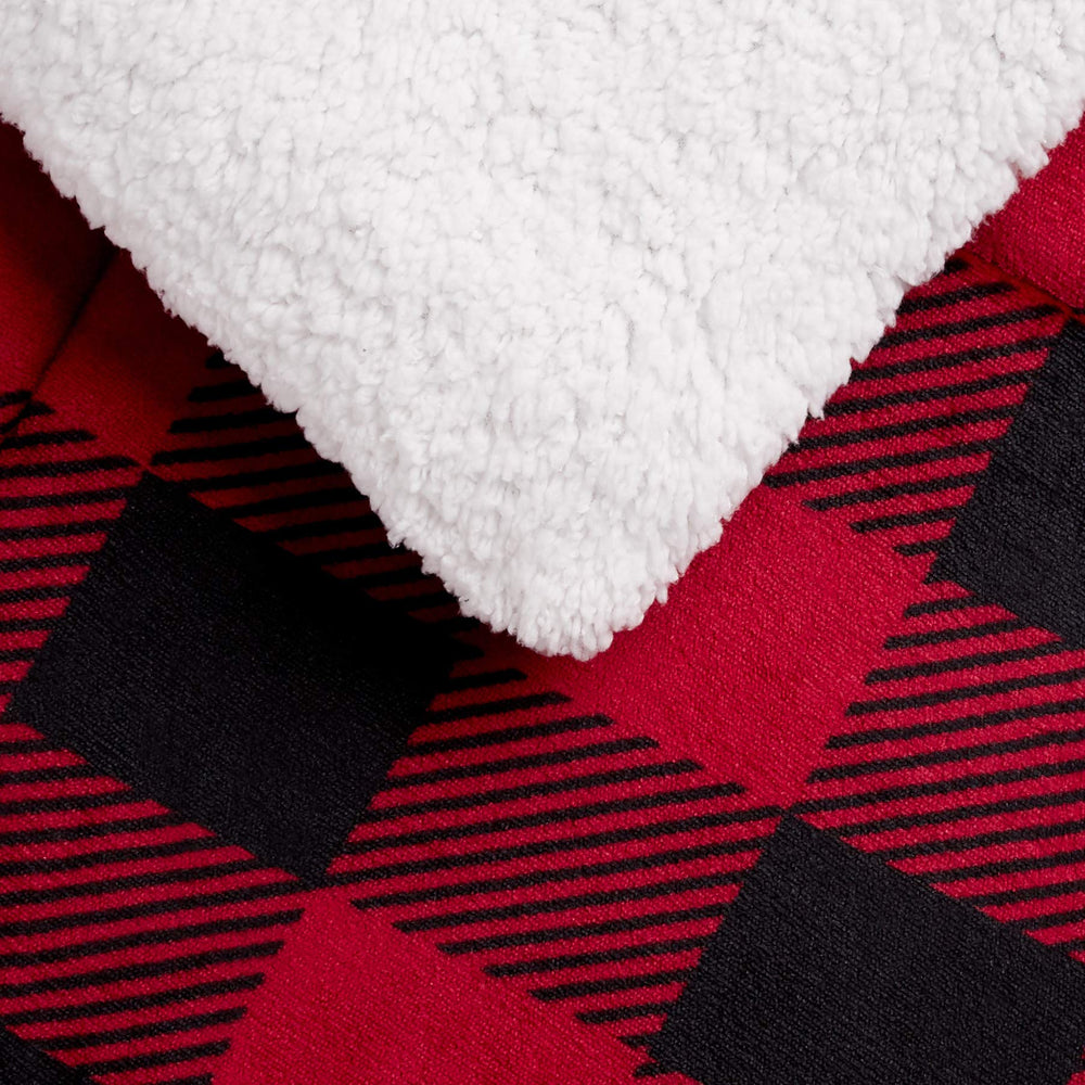 Amazon Basics lit présenté avec la couette ambiance cosy chambre