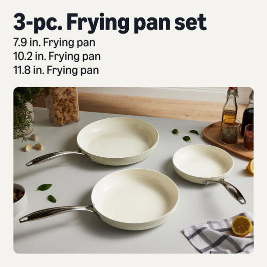 Amazon Basics gros plan du revêtement céramique pour cuisson sans accroche
