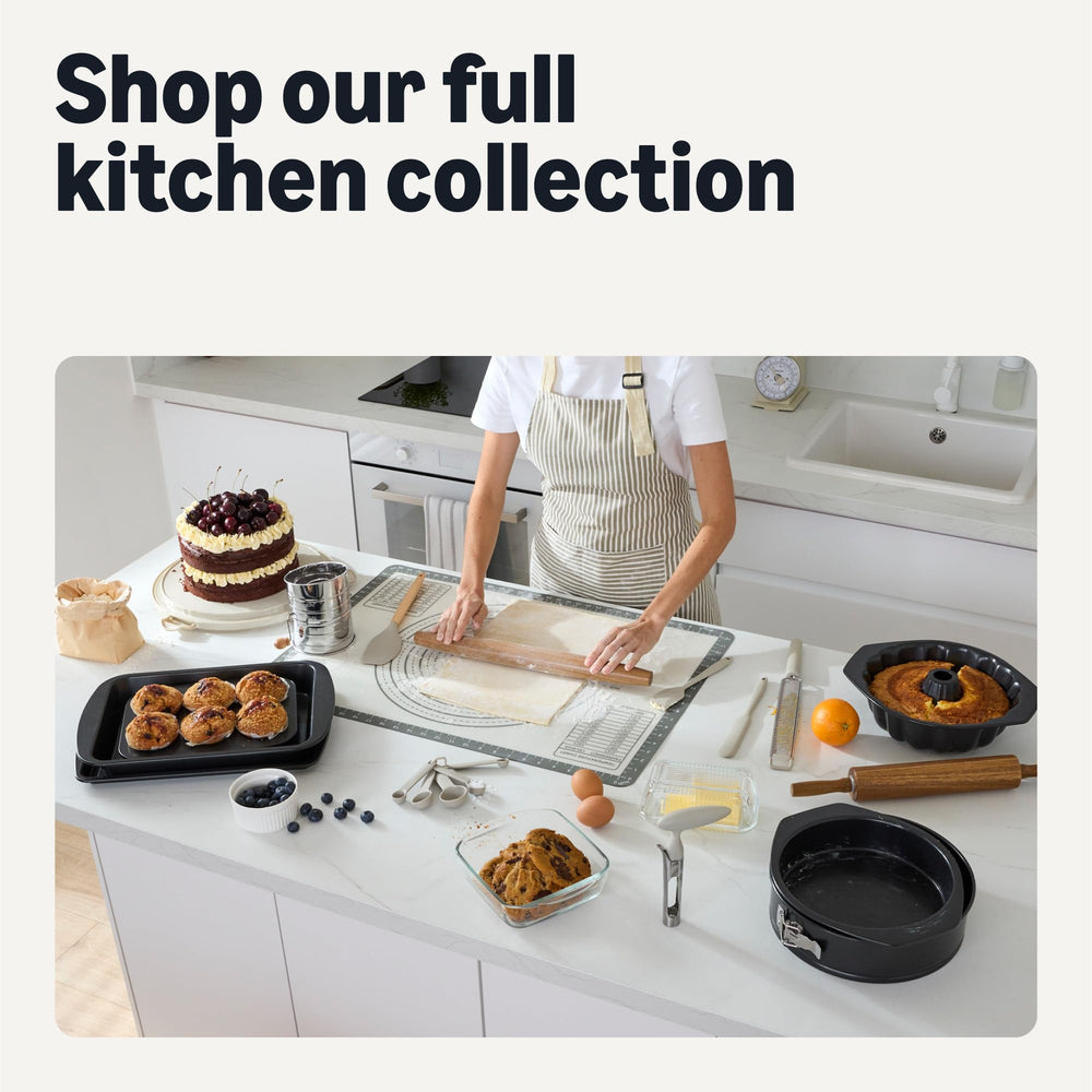 Amazon Basics scène de cuisine lifestyle avec plaques et ingrédients illustrant polyvalence