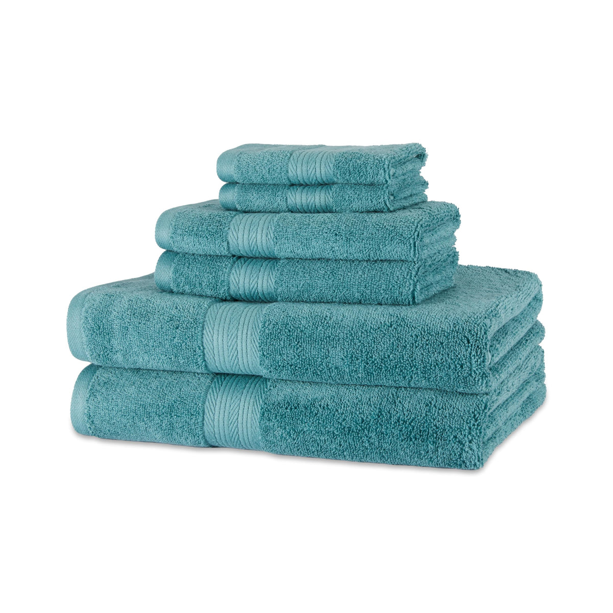 Amazon Basics pile de serviettes pliées offrant rangement pratique et esthétique