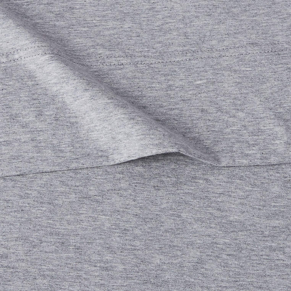 Amazon Basics taie d'oreiller détail montrant couture propre et confort pour la nuque