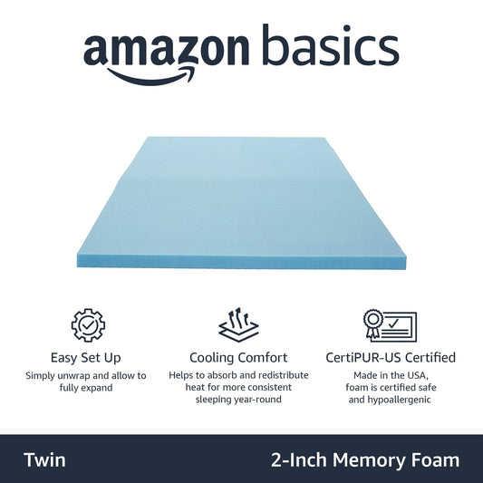 Gros plan mousse infusée de gel Amazon Basics montrant texture respirante