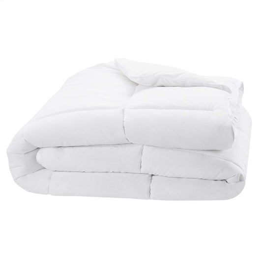 Amazon Basics gros plan tissu polyester doux illustrant résistance et toucher agréable