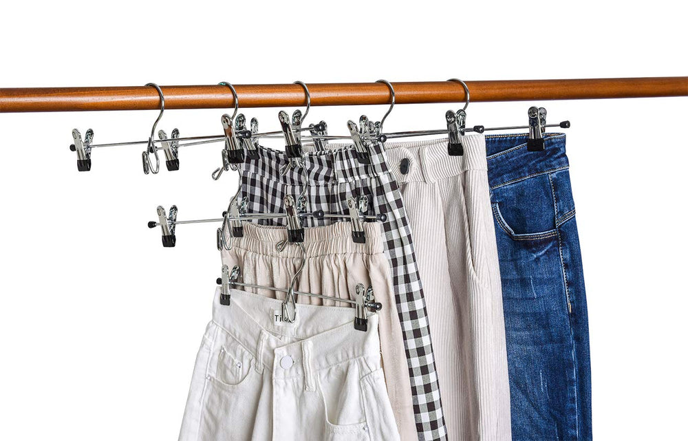 Amber Home cintres en situation dans un dressing pour organisation efficace
