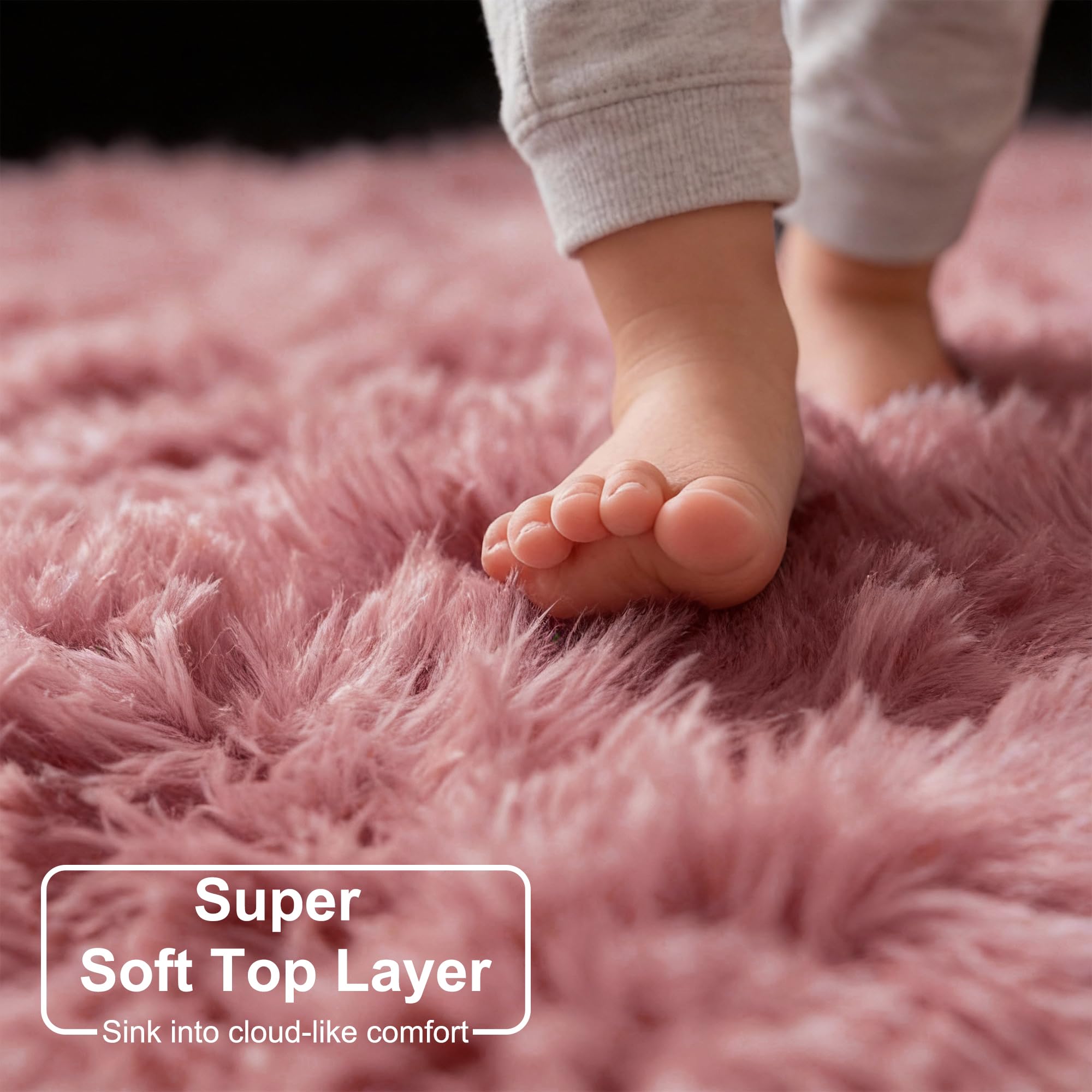 Amdrebio enfant jouant sur tapis illustrant zone de jeux confortable et sûre