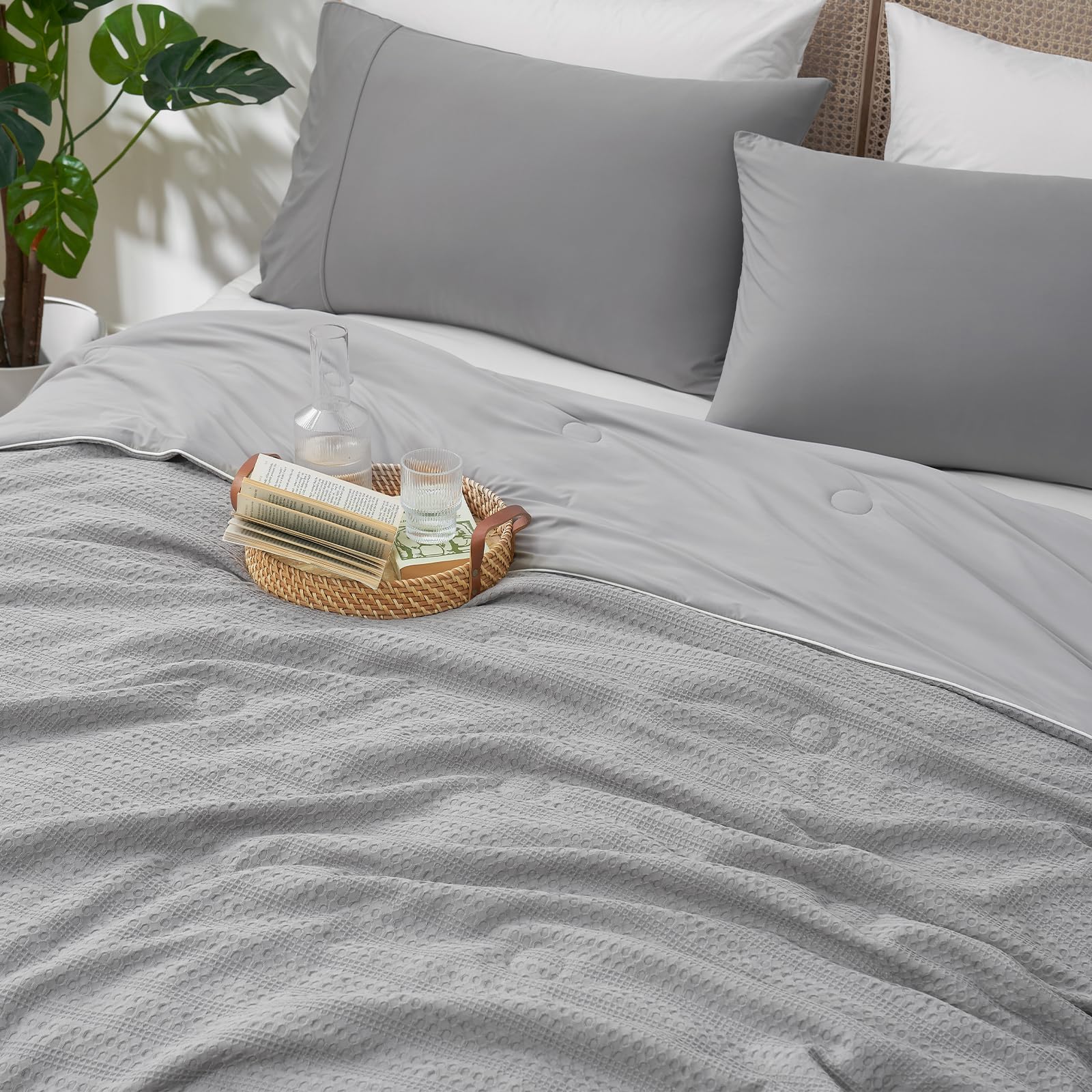 Amélie Home ambiance chambre gris montrant esthétique moderne apaisante
