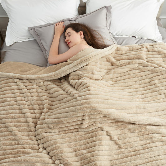 Amélie Home gros plan fourrure douce montrant texture pelucheuse
