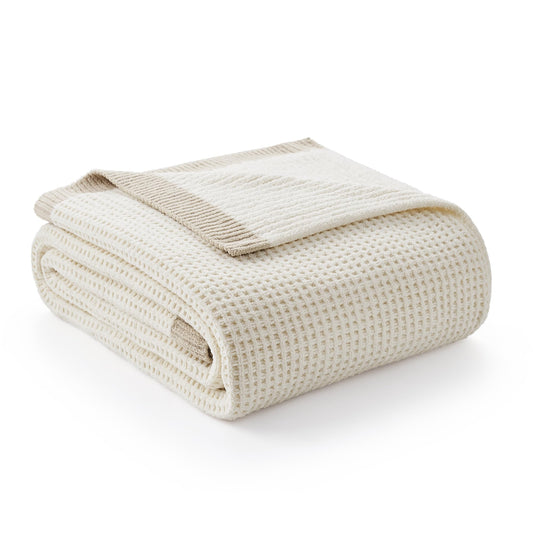 Amélie Home plaid plié montrant finition et élégance, parfait pour rangement