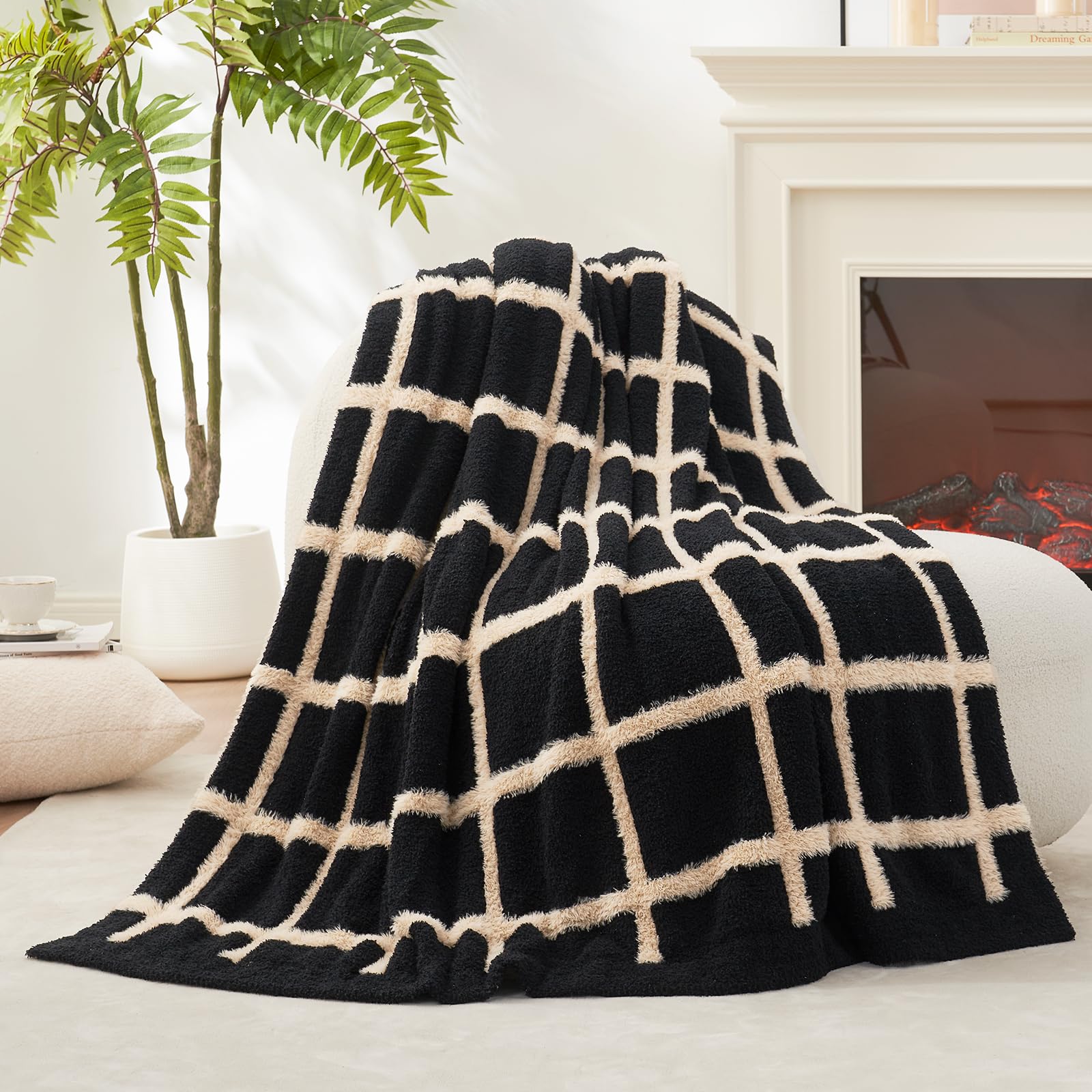 Amélie Home plaid soigneusement plié en cadeau prêt à offrir
