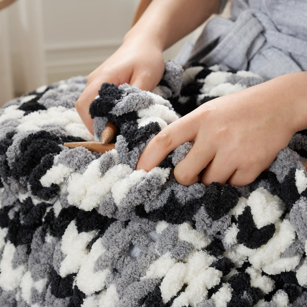 Mise en scène salon moderne avec plaid Amélie Home pour style instantané