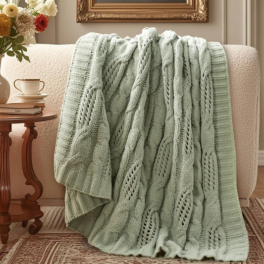 Amélie Home plaid vert sauge posé à plat montrant l'ensemble du design et l'élégance