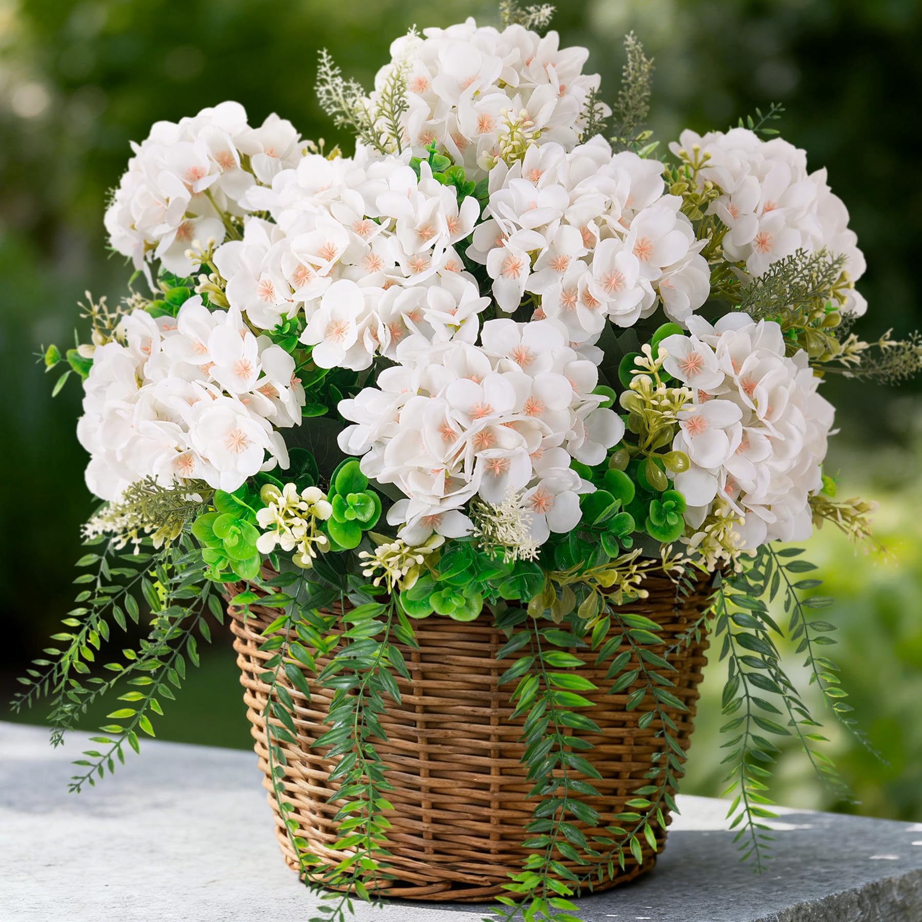 Ammyoo décor de patio avec hortensias, crée ambiance accueillante