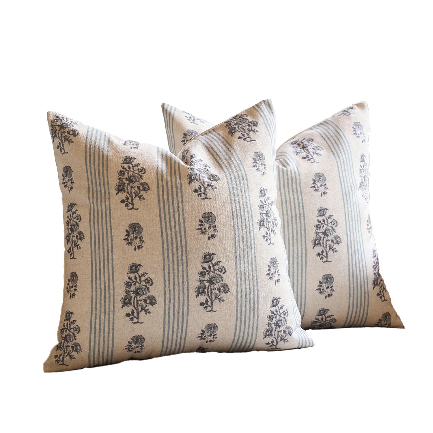 Amor Virisso mise en scène chambre, harmonise lit et coussins décor