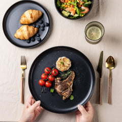 AmorArc assiette en usage sur table améliorant présentation des plats