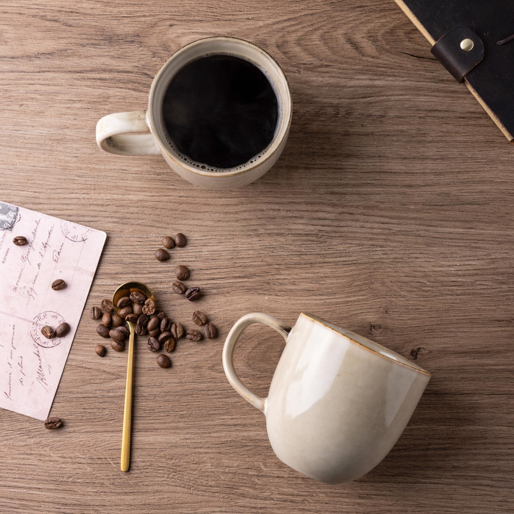 AmorArc ensemble de six mugs présenté sur table, idéal pour recevoir des invités