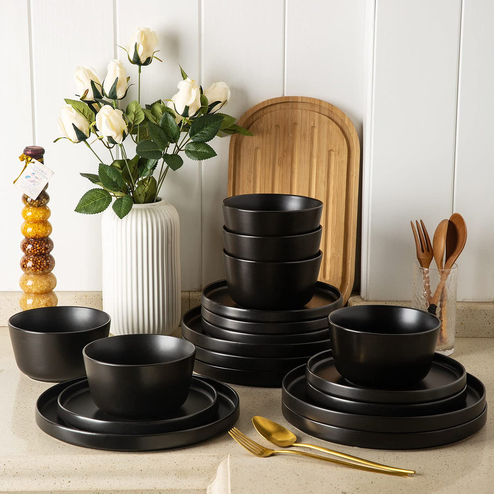AmorArc scène de table stylée présentant ensemble harmonieux pour repas
