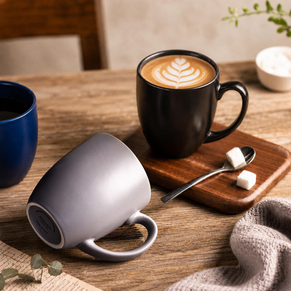 AmorArc tasse en usage avec café montrant capacité généreuse utile
