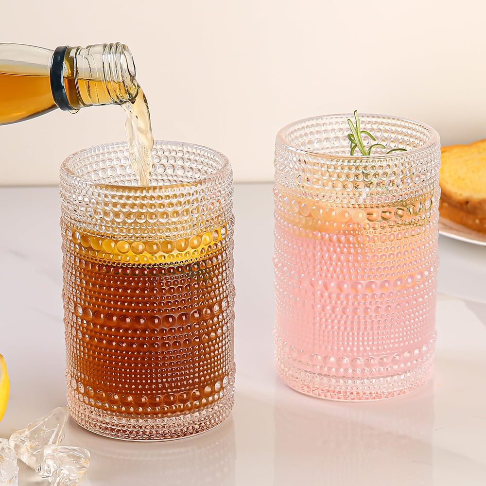 Amyoole verre rempli d’un cocktail illustrant présentation raffinée