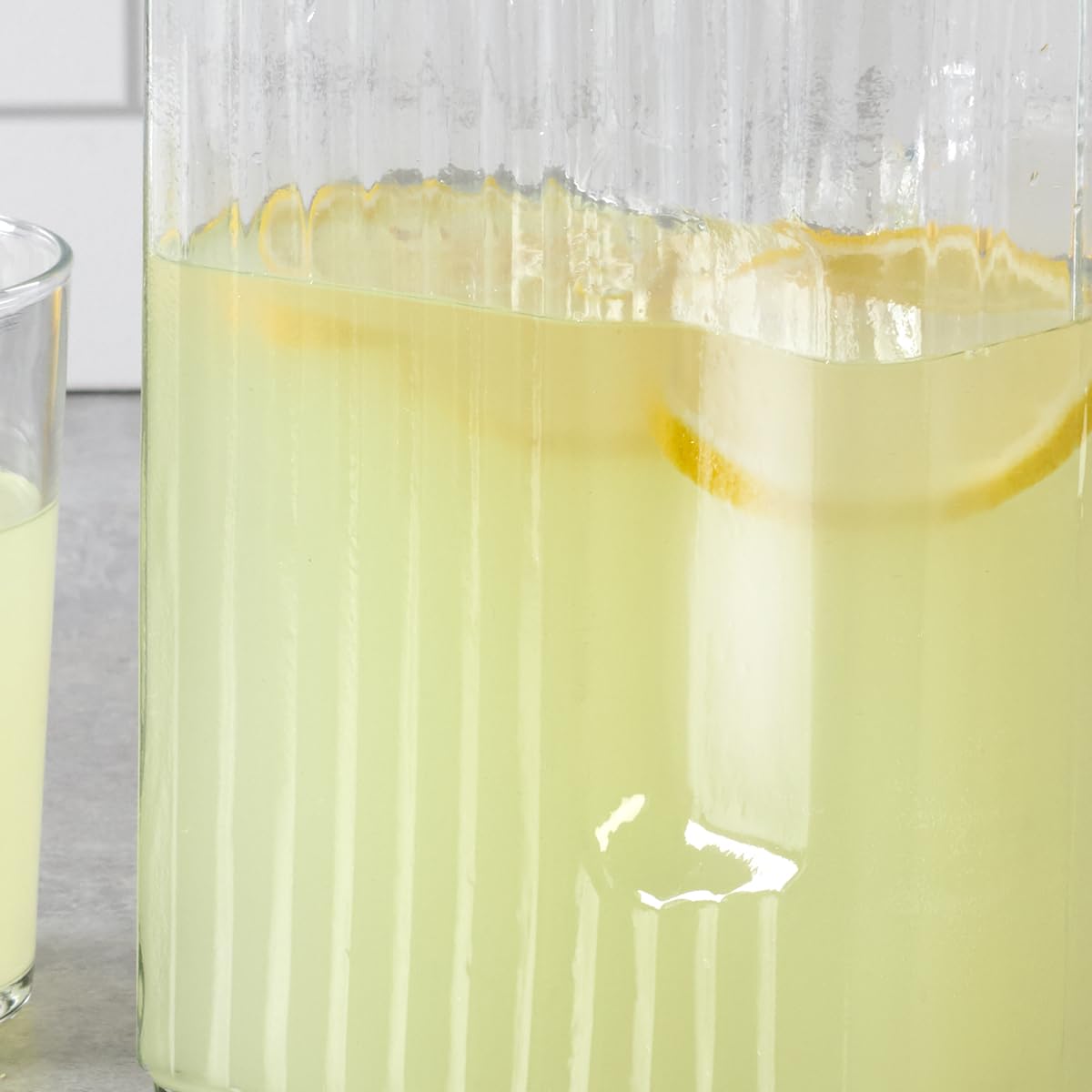 Anchor Hocking pichet rempli de limonade et fruits pour présentation