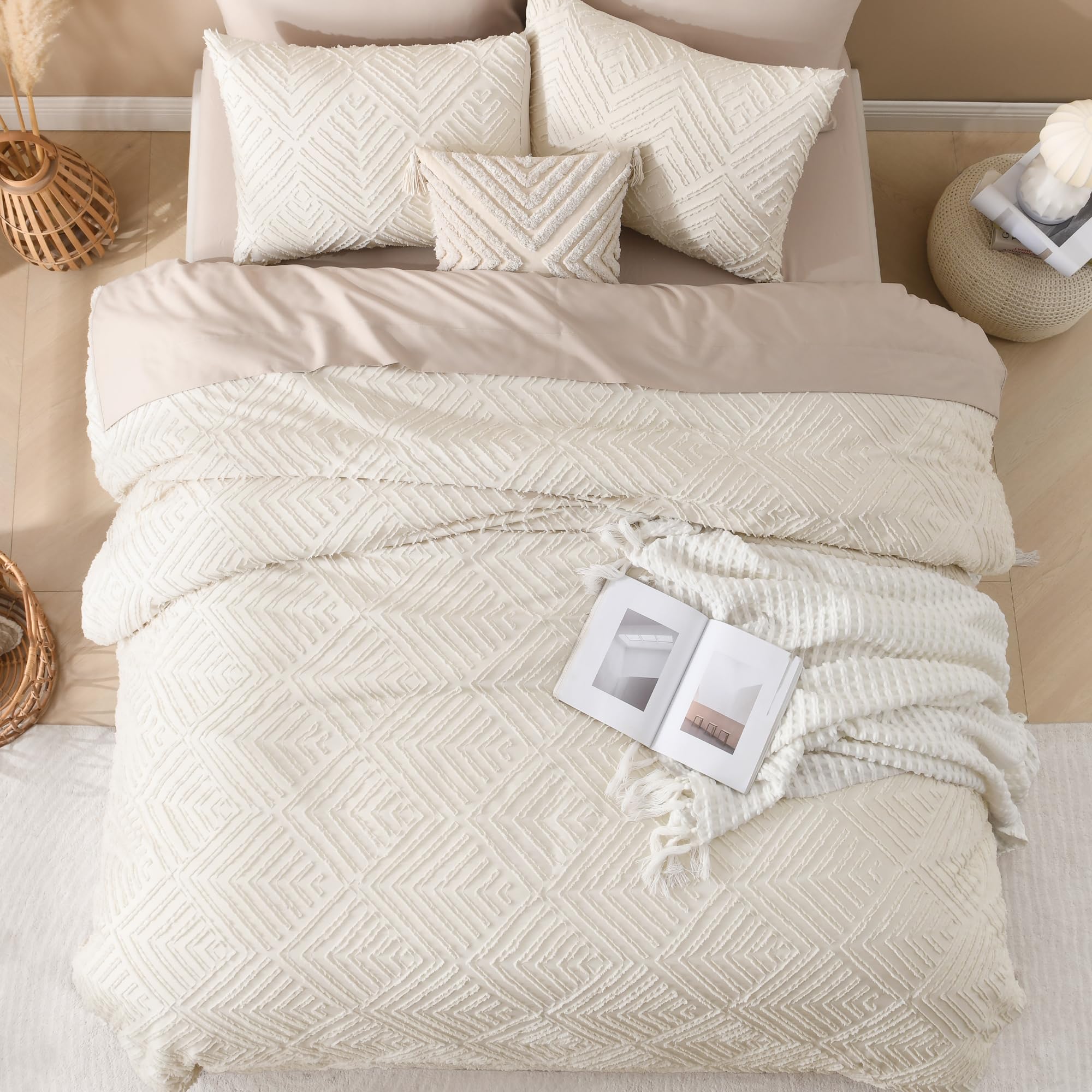 Andency couette à côté d'un mètre illustrant taille queen pratique